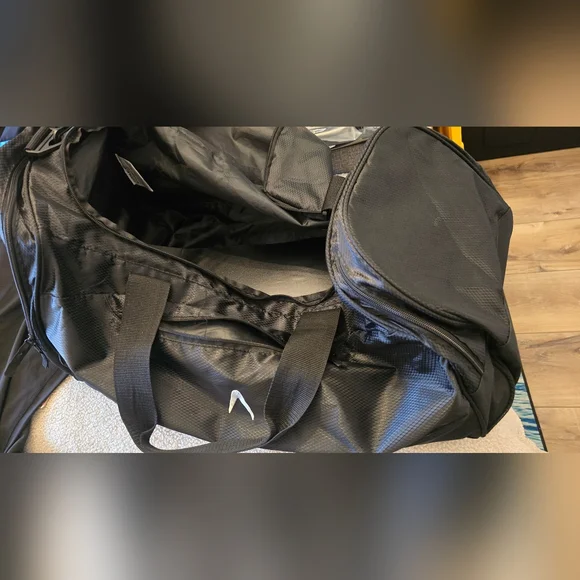 Large Black duffle bag NWOT - Picture 2 of 5